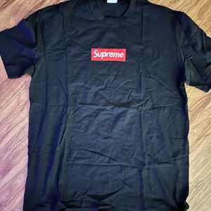“Supreme” T shirt